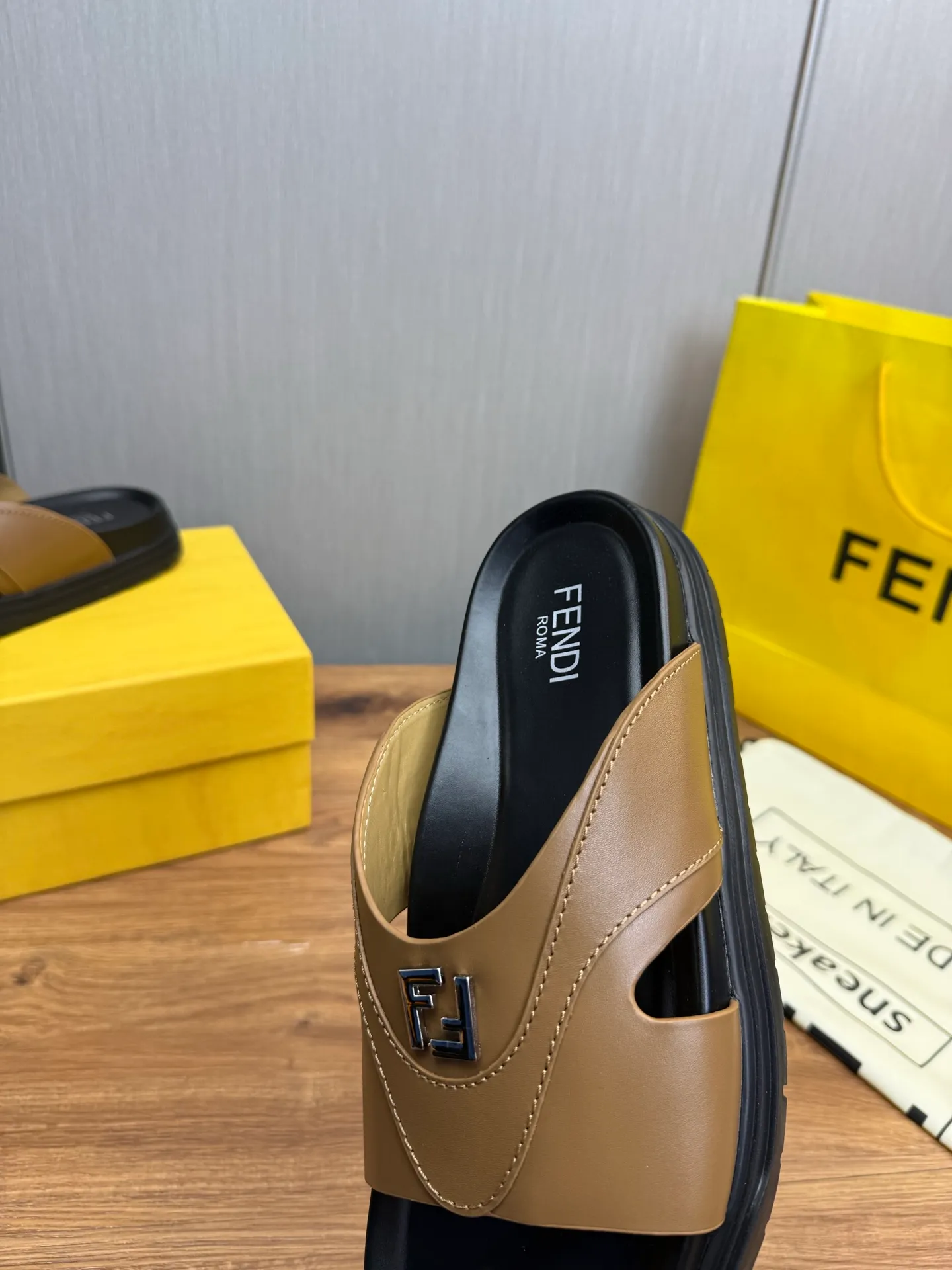 Men's shoes 💰400💰 Fendi men's slippers, made one to one on the FENDI official website, sizes 38-45 45 46 🉑️Customized!